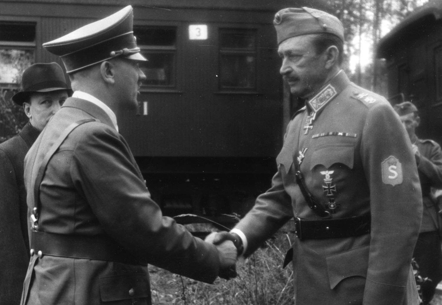 Hitler greets Mannerheim in Finland 